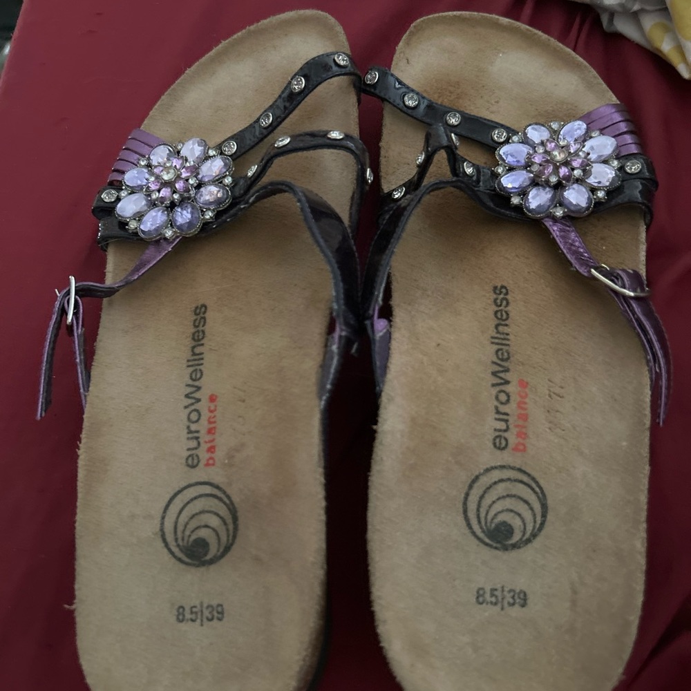 Women’s vintage sandals. Pretty purple rhinestones